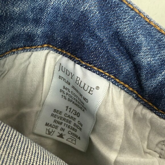 Judy Blue Waiting For Tonight Boyfriend Jeans Distressed Size 11/30 EUC - Picture 10 of 11